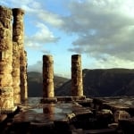 apollo-temple-in-delphi-greece | athenstaxitours.org
